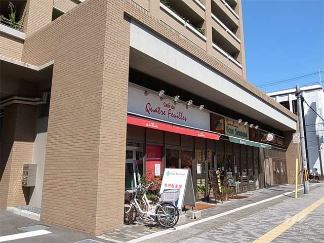 1階には店舗が入っています。