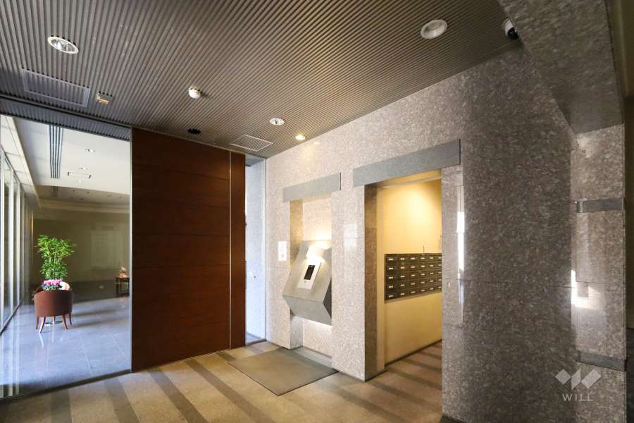 エントランスはオートロック付きです。