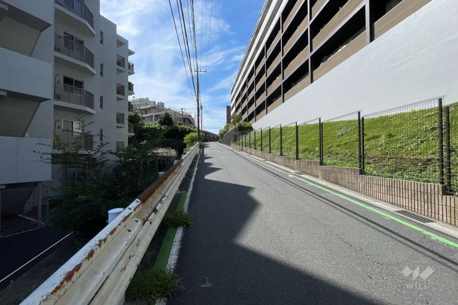 敷地南側の前面道路