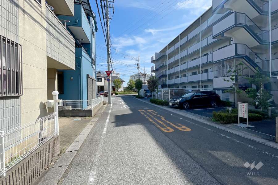 敷地北側の前面道路