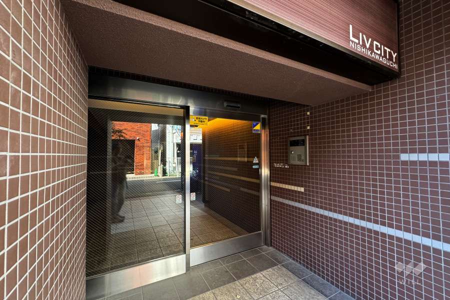 エントランスはオートロック付きです。