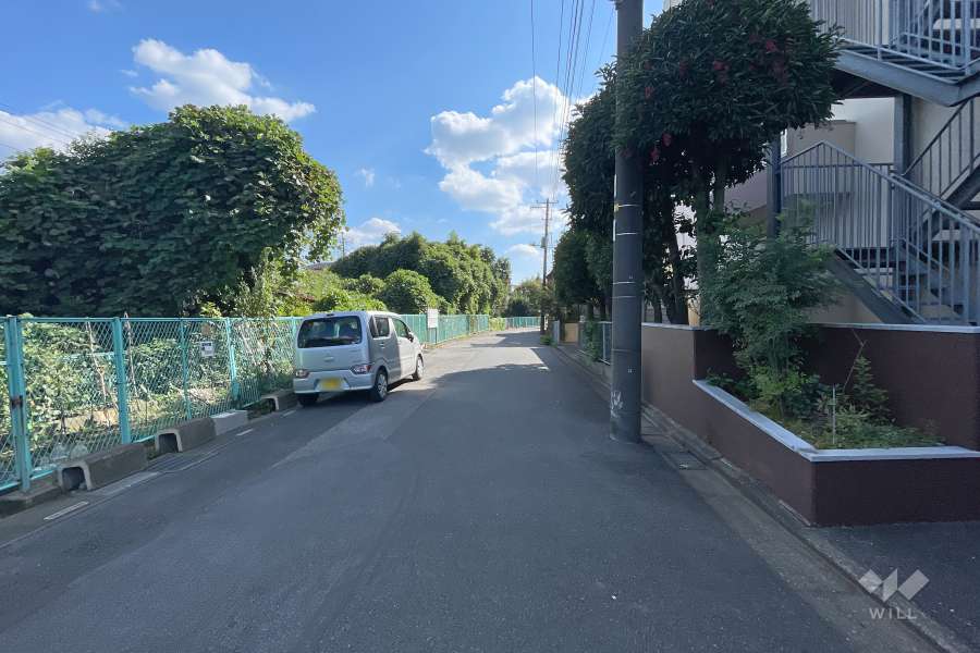 敷地東側の前面道路