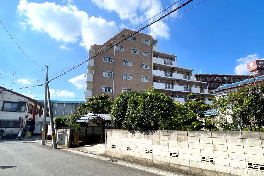 西川口第二ローヤルコーポの外観（東側から）