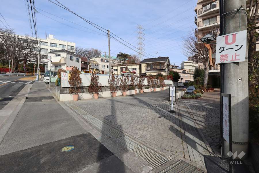 駐車場の出入り口　