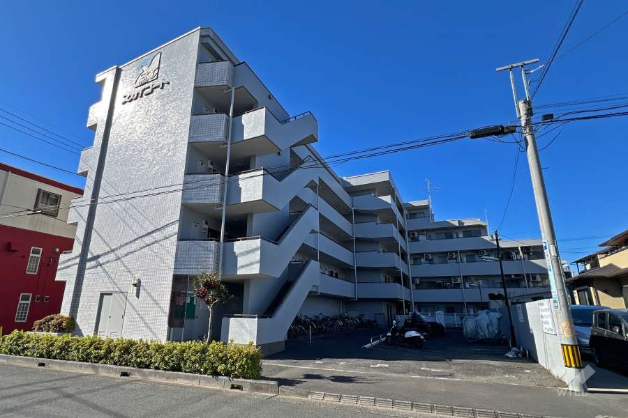 スカイコート西川口の外観（東側から）