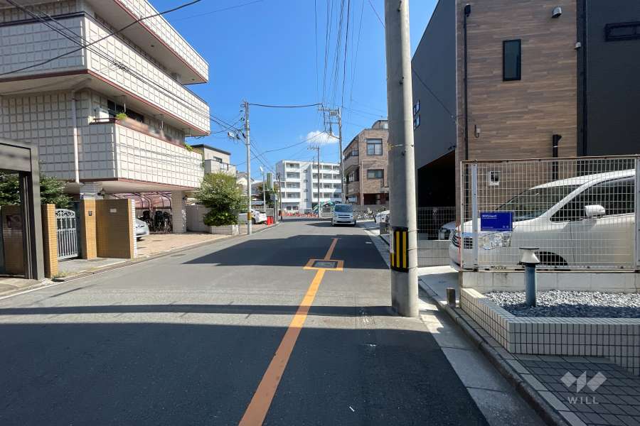 敷地北側の前面道路