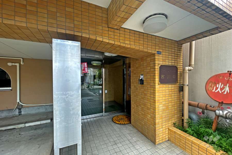 エントランスはオートロック付きです。