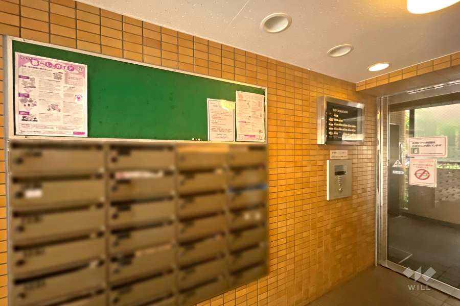 エントランスはオートロック付きです。