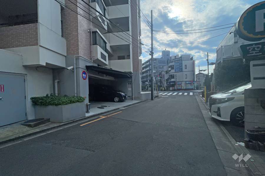 敷地北側の前面道路（東側から）