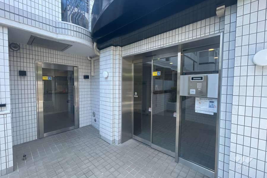 エントランスはオートロック付きです。