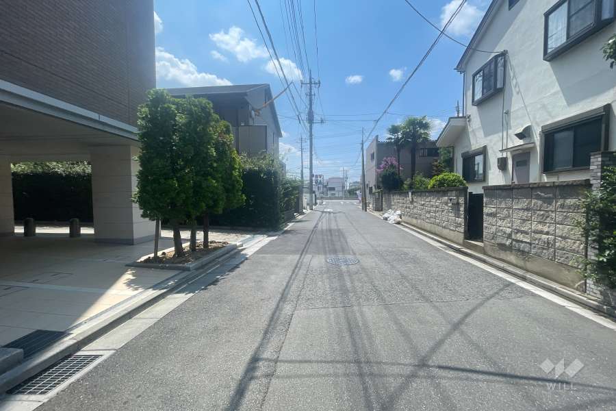 敷地東側の前面道路