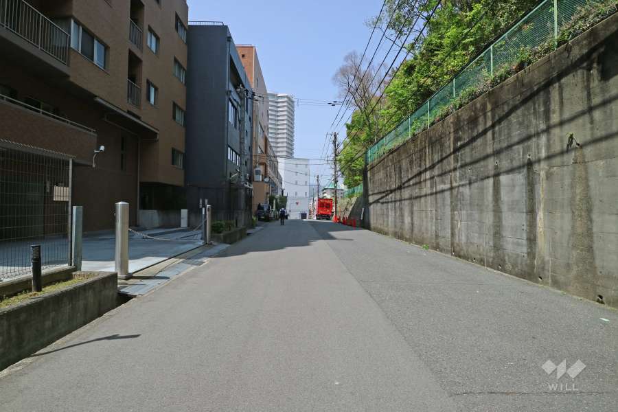 敷地東側の前面道路
