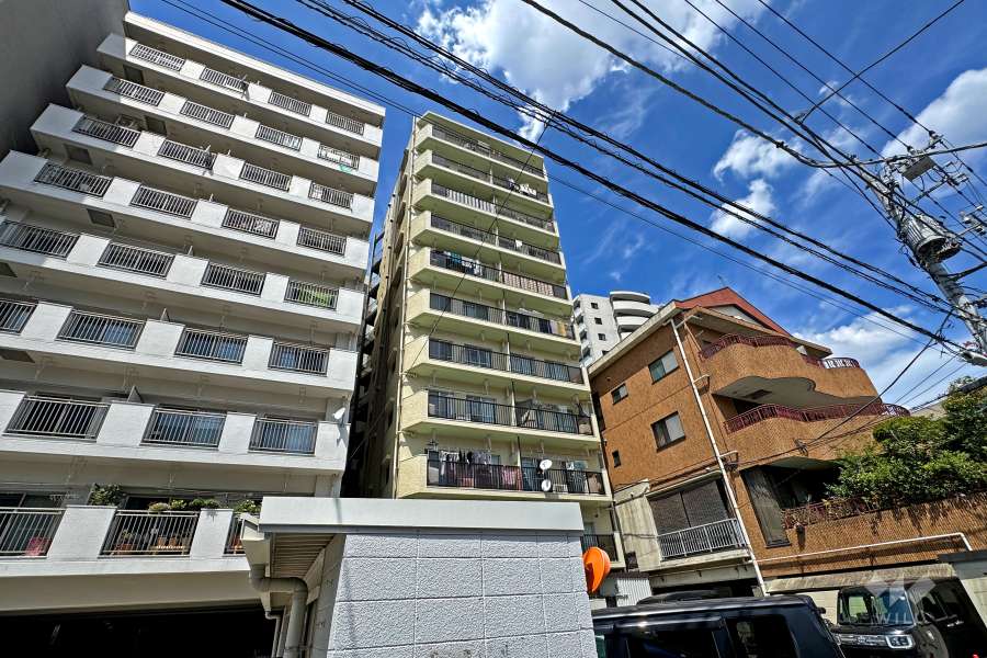 わらびマンションの外観（南西側から）