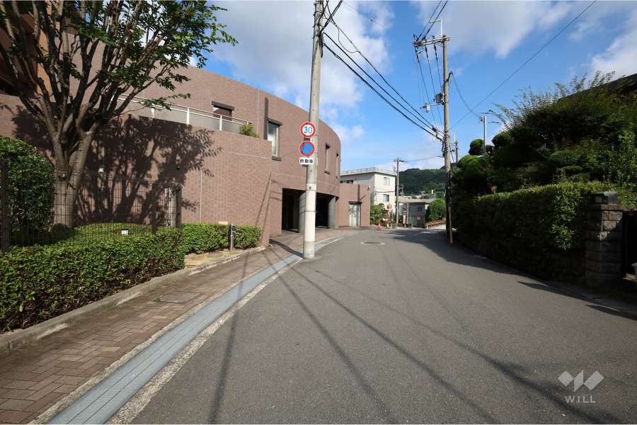 敷地北東側の前面道路