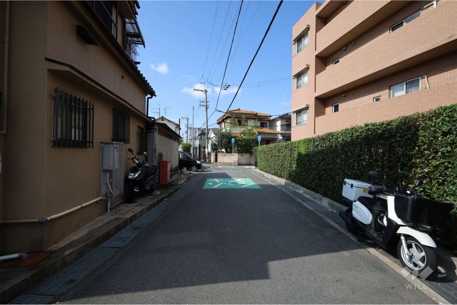 敷地東側の前面道路