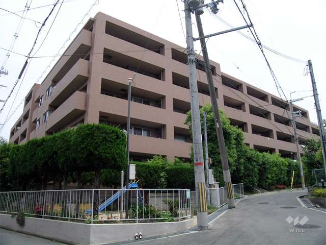 グランノア箕面の外観（南東側から）