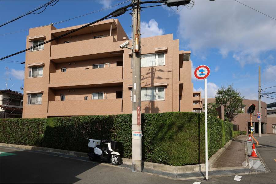 グランノア箕面の外観（東側から）
