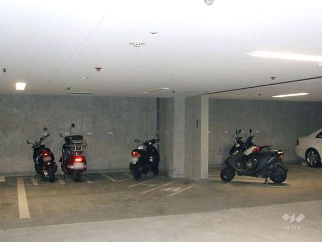マンション地下駐車場