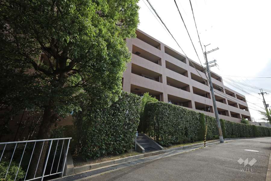 グランノア箕面の外観（南西側から）