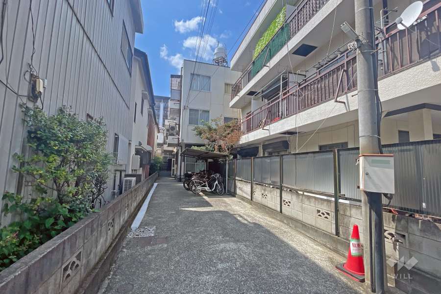 敷地入り口