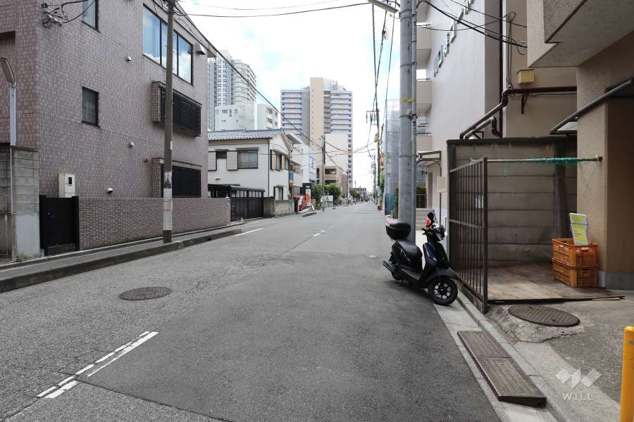 敷地東側の前面道路
