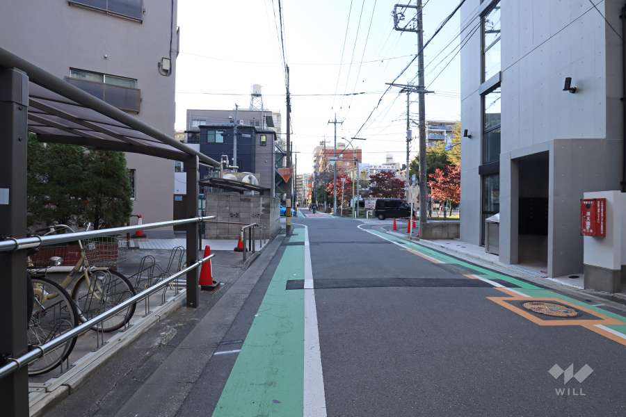 敷地北側の前面道路（東側から）