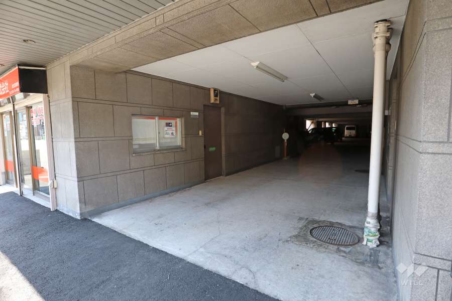 駐車場の出入り口