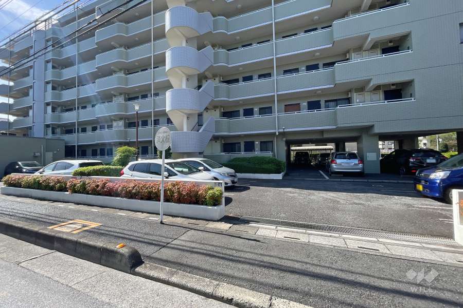 敷地内駐車場（屋外平面式・屋内平面式）