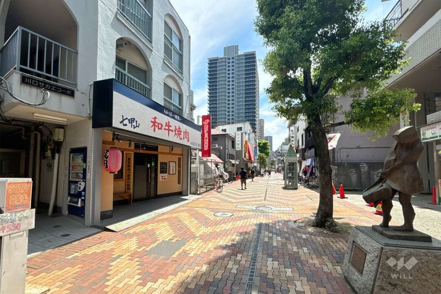 敷地西側の前面道路