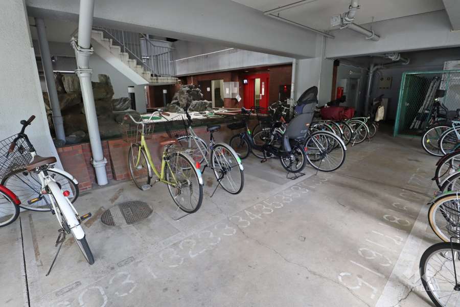 屋内に設けられた駐輪場