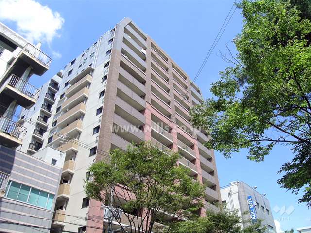 セラフィーコート千里中央の外観（南西側から）