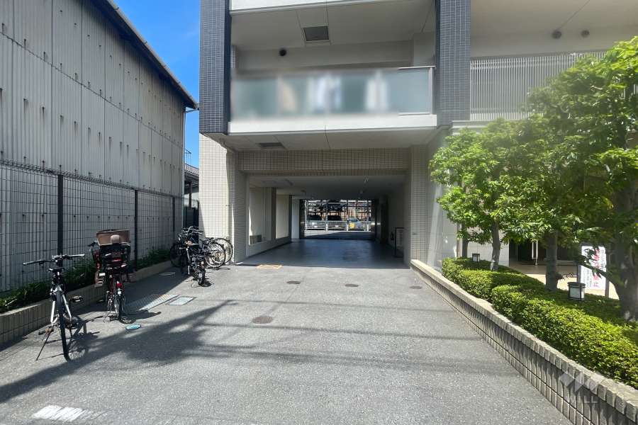 駐車場の出入り口