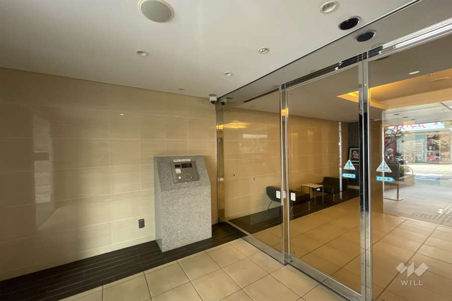 エントランスはオートロック付きです。