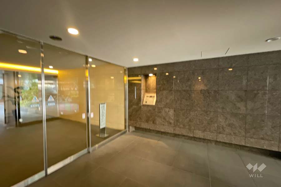 エントランスはオートロック付きです。