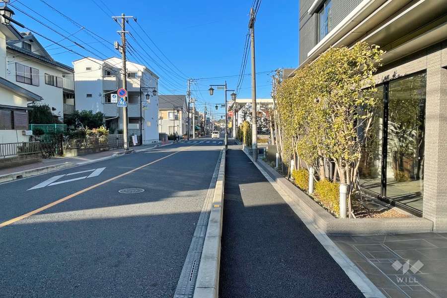 敷地西側の前面道路　