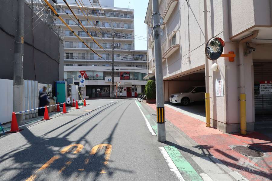 敷地南側の前面道路