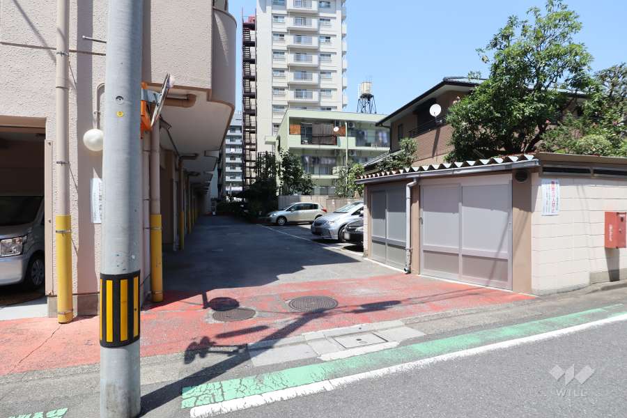 駐車場の出入り口