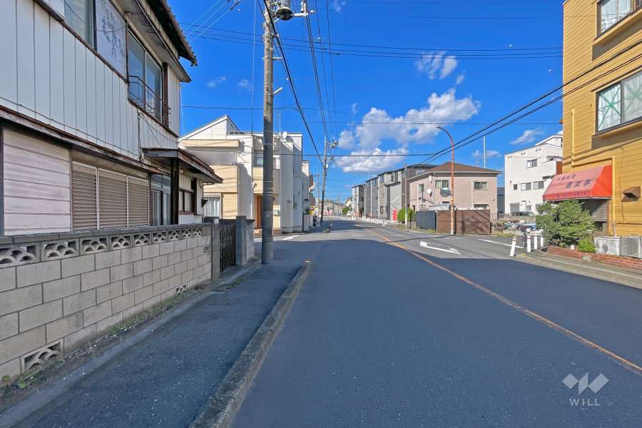 敷地の東側前面道路（南側から）