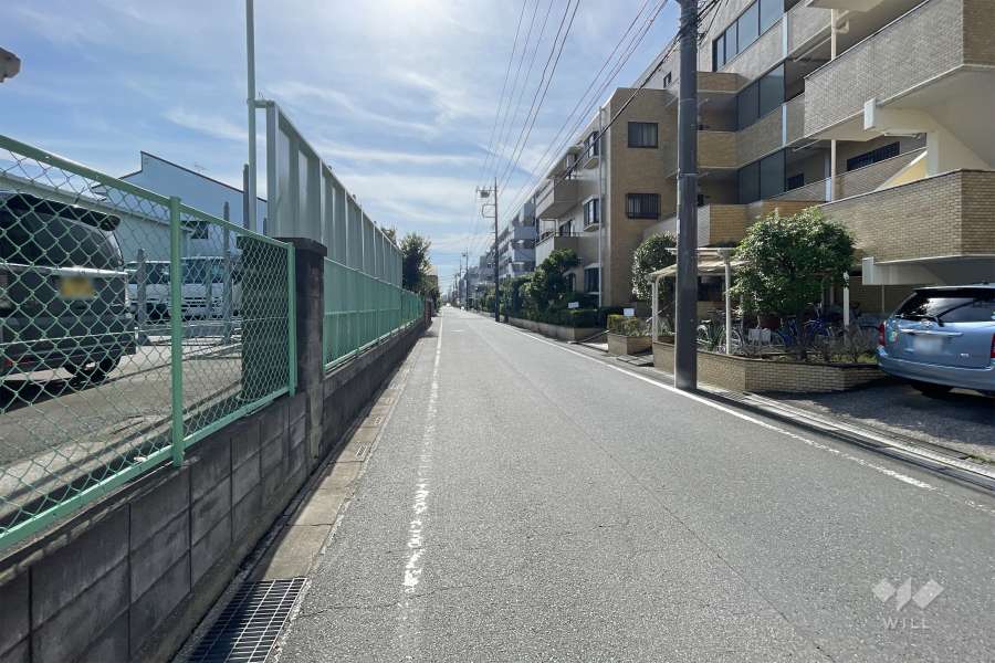敷地北東側の前面道路　　