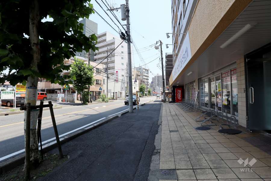 敷地北東側の前面道路