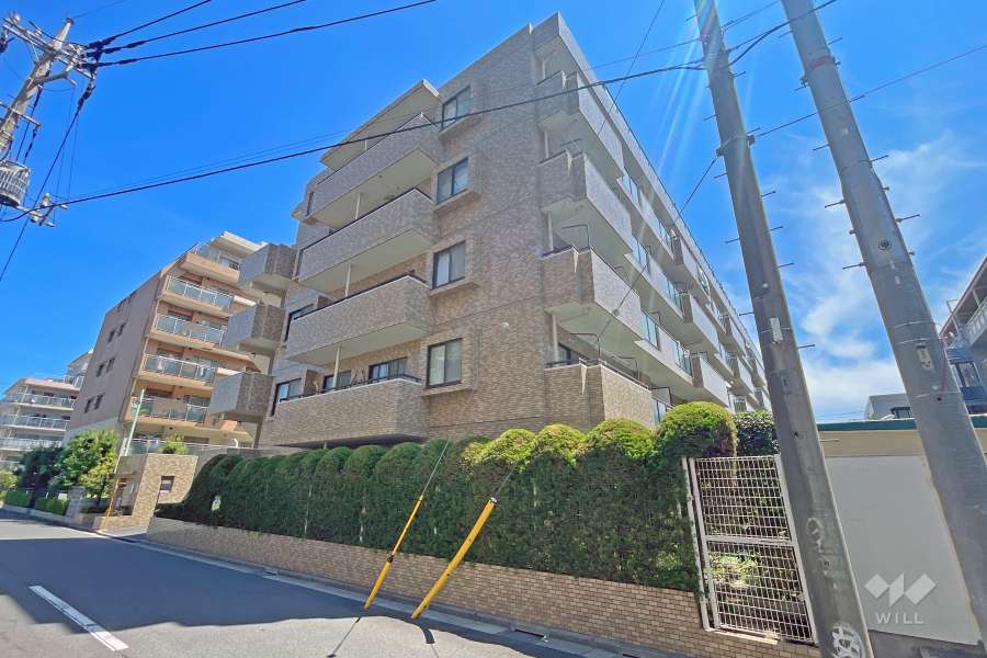 川口原町第２ローヤルコーポの外観（南西側から）