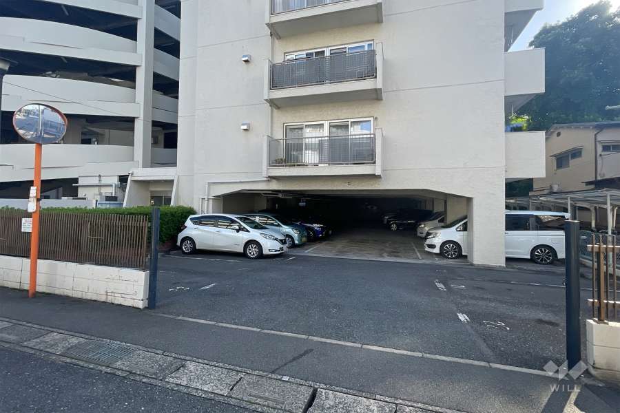 駐車場の出入り口　