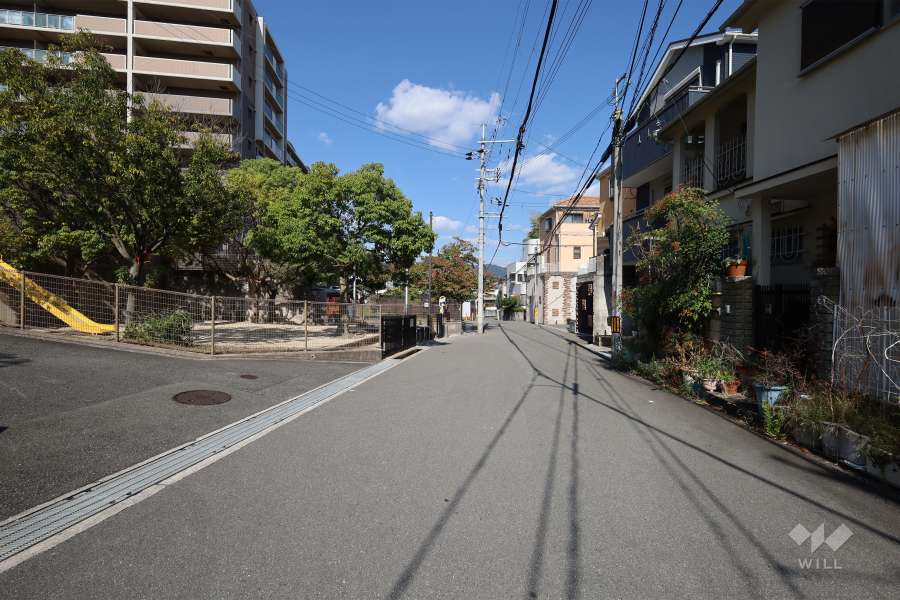 敷地東側の前面道路