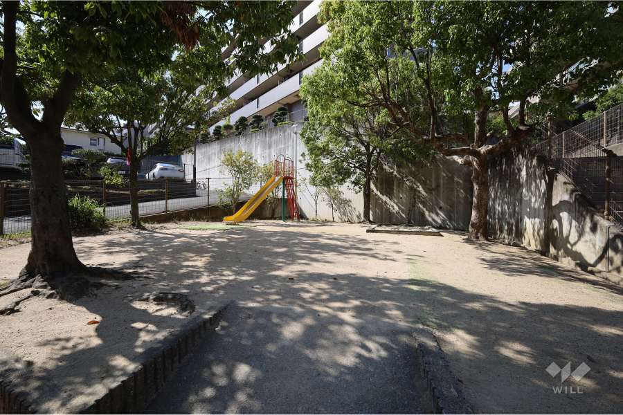 敷地に隣接する『瀬川南山公園』