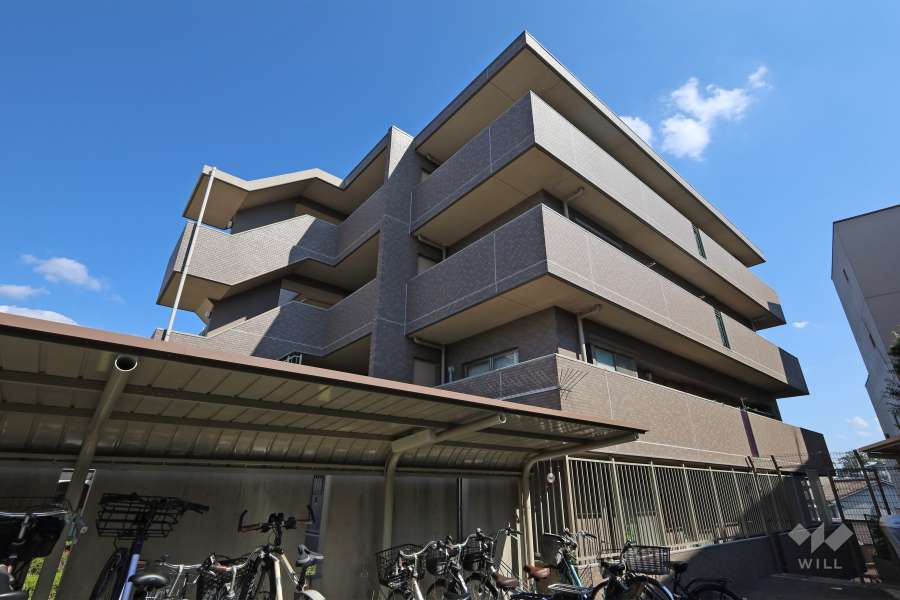 ライオンズマンション箕面瀬川の外観（南西側から）