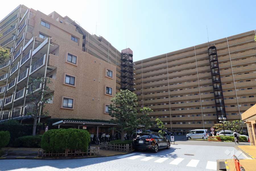 ライオンズガーデン川口の外観（北東側から）