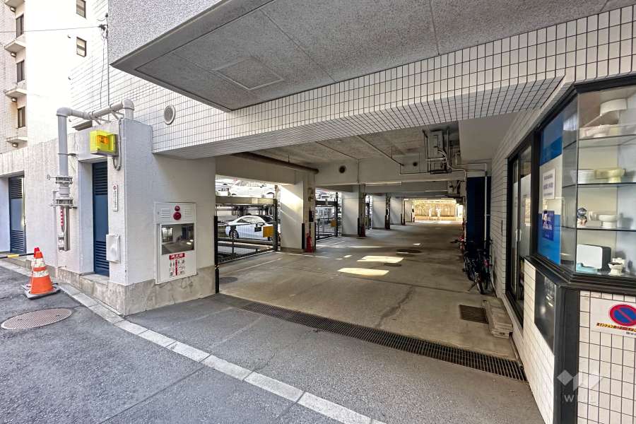 駐車場の出入り口　