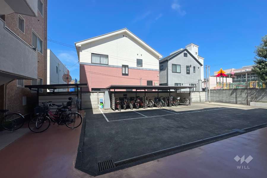 敷地内駐車場（屋外平面式）と駐輪場