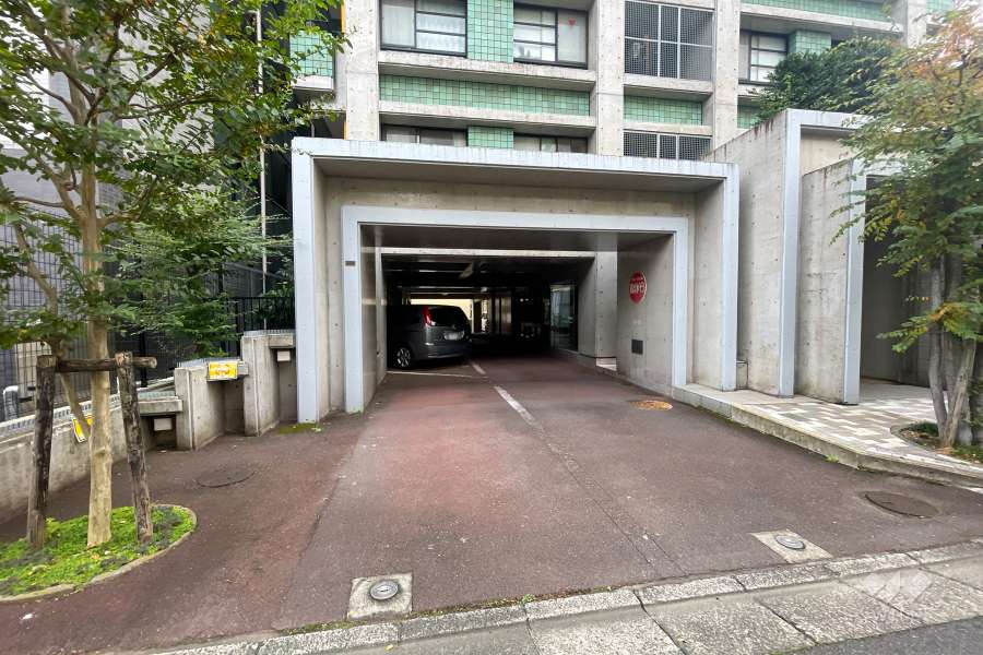 駐車場の出入り口　