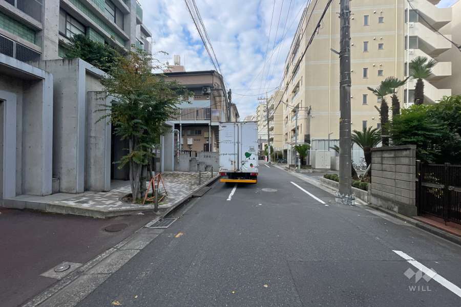 敷地北側の前面道路